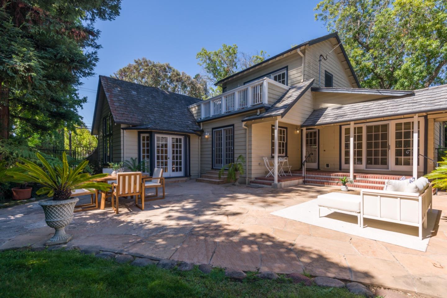 Detail Gallery Image 22 of 34 For 460 Olive St, Menlo Park,  CA 94025 - 3 Beds | 2 Baths