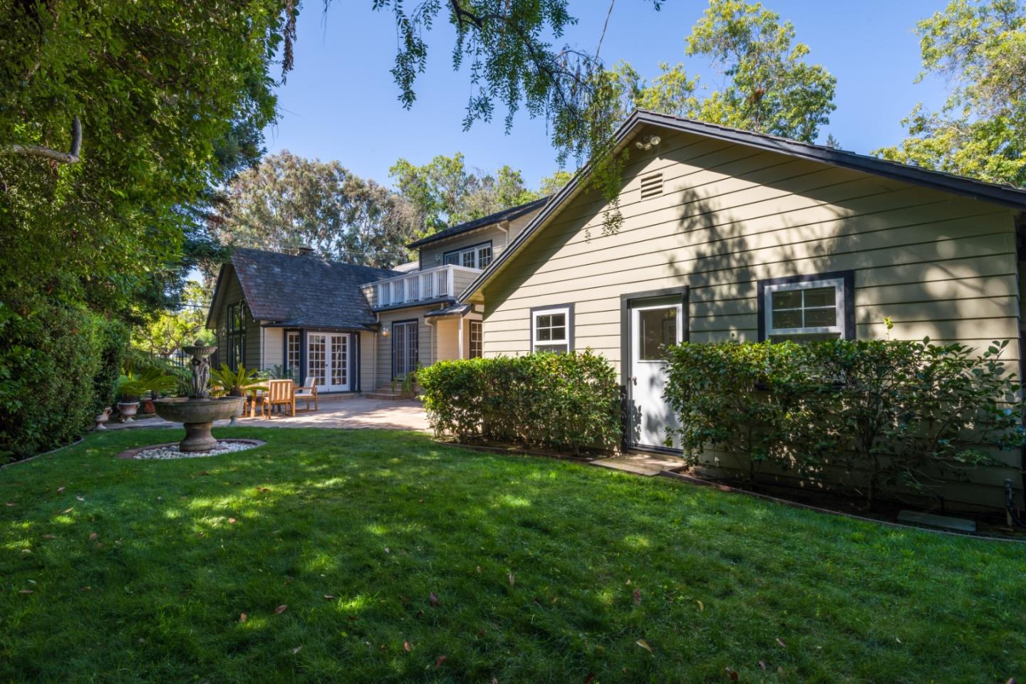 Detail Gallery Image 30 of 34 For 460 Olive St, Menlo Park,  CA 94025 - 3 Beds | 2 Baths