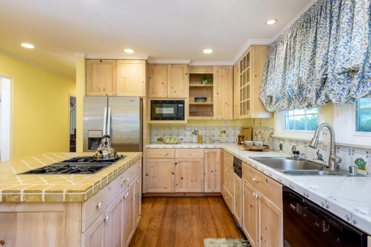 Detail Gallery Image 7 of 34 For 460 Olive St, Menlo Park,  CA 94025 - 3 Beds | 2 Baths