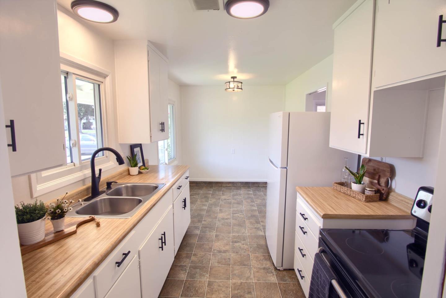 Detail Gallery Image 5 of 17 For 2212 Arleen Way, San Jose,  CA 95130 - 3 Beds | 1/1 Baths