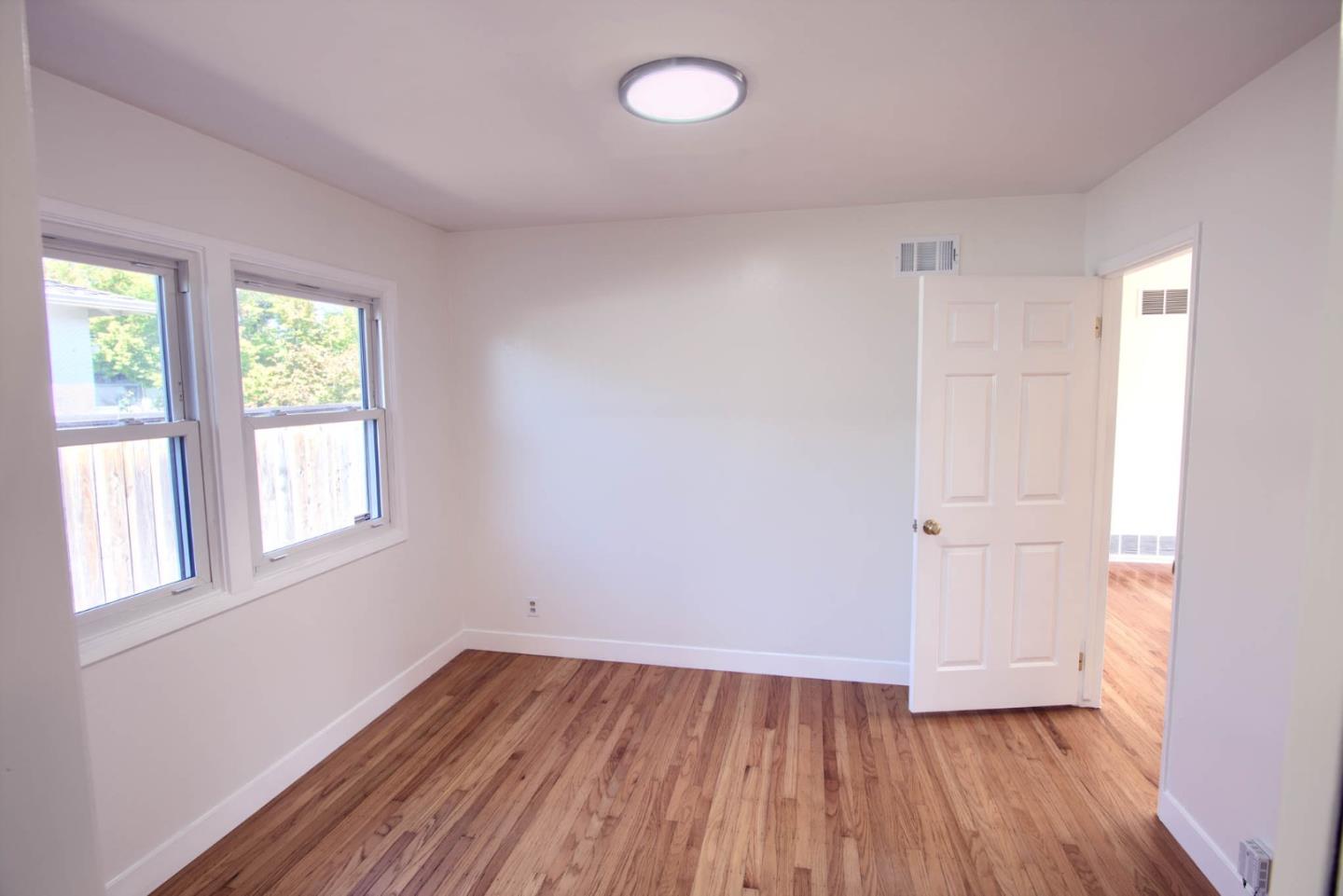 Detail Gallery Image 7 of 17 For 2212 Arleen Way, San Jose,  CA 95130 - 3 Beds | 1/1 Baths