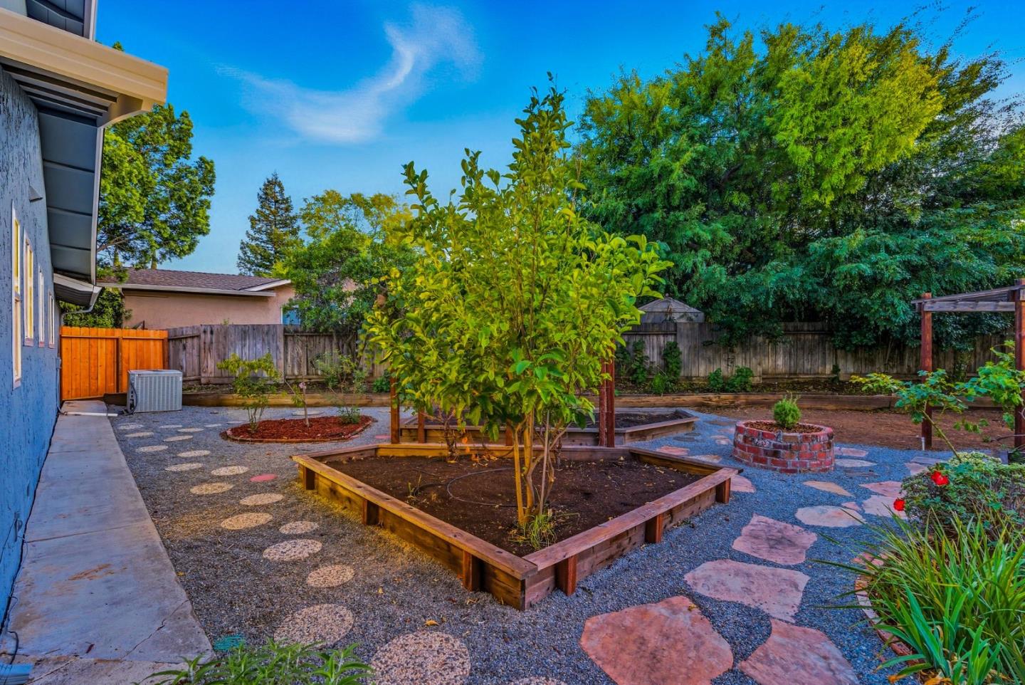 Detail Gallery Image 11 of 85 For 1423 Dot Ct, San Jose,  CA 95120 - 5 Beds | 4 Baths