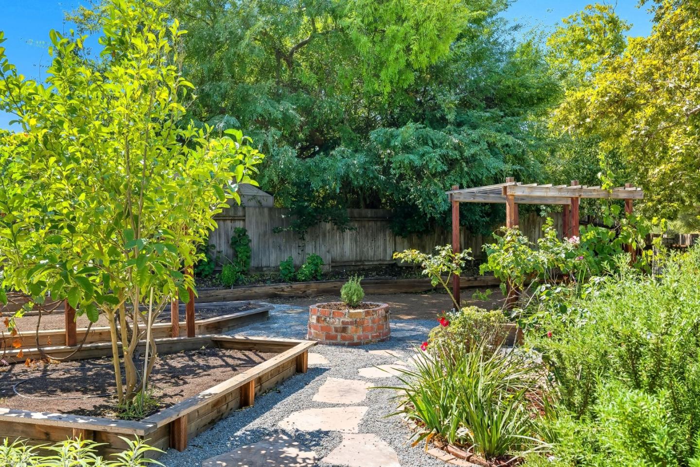 Detail Gallery Image 67 of 85 For 1423 Dot Ct, San Jose,  CA 95120 - 5 Beds | 4 Baths
