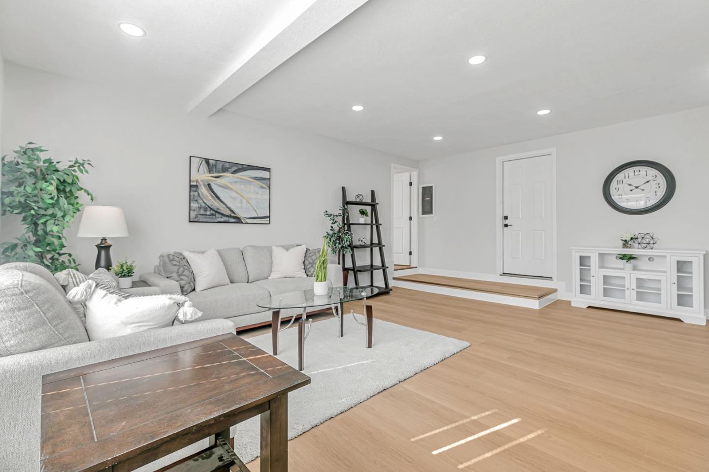 Detail Gallery Image 12 of 50 For 1398 Vance Dr, San Jose,  CA 95132 - 4 Beds | 2/1 Baths