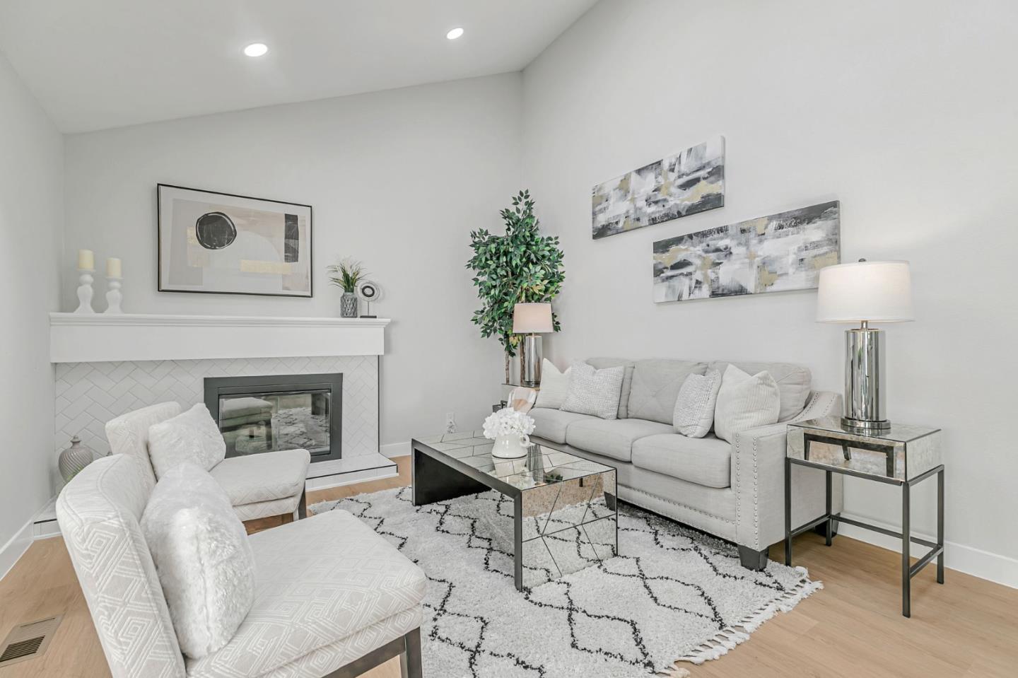 Detail Gallery Image 13 of 50 For 1398 Vance Dr, San Jose,  CA 95132 - 4 Beds | 2/1 Baths