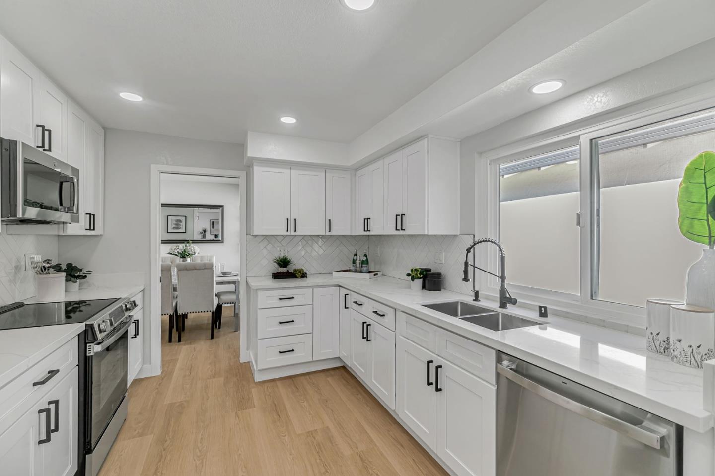 Detail Gallery Image 15 of 50 For 1398 Vance Dr, San Jose,  CA 95132 - 4 Beds | 2/1 Baths