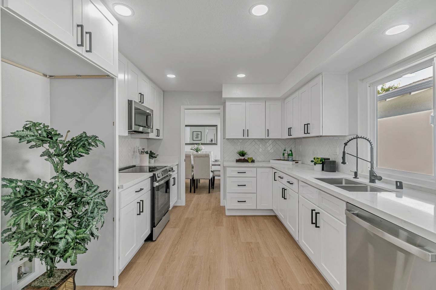 Detail Gallery Image 16 of 50 For 1398 Vance Dr, San Jose,  CA 95132 - 4 Beds | 2/1 Baths