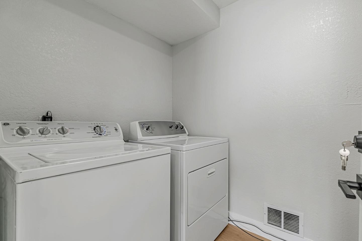 Detail Gallery Image 38 of 50 For 1398 Vance Dr, San Jose,  CA 95132 - 4 Beds | 2/1 Baths
