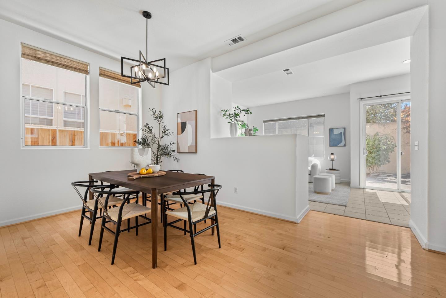 Detail Gallery Image 13 of 58 For 427 Nicholas Dr, Mountain View,  CA 94043 - 4 Beds | 2/1 Baths