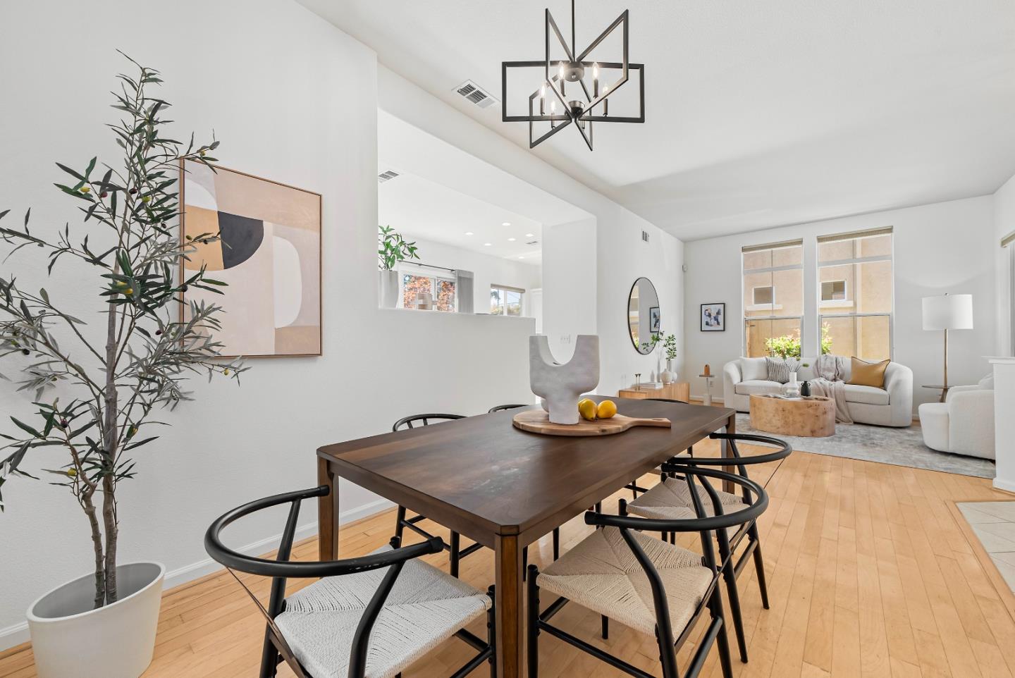 Detail Gallery Image 14 of 58 For 427 Nicholas Dr, Mountain View,  CA 94043 - 4 Beds | 2/1 Baths