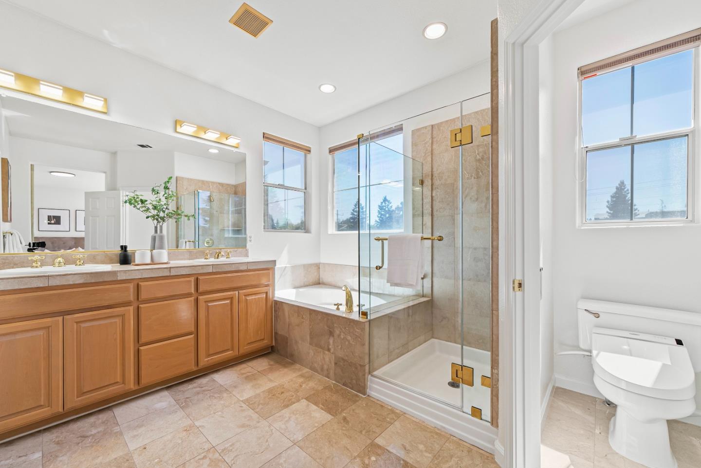 Detail Gallery Image 22 of 58 For 427 Nicholas Dr, Mountain View,  CA 94043 - 4 Beds | 2/1 Baths