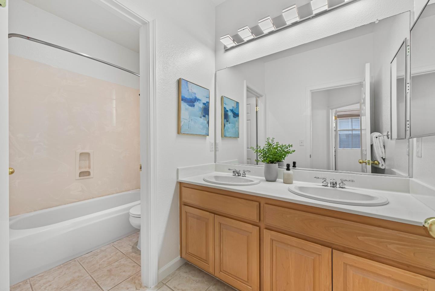 Detail Gallery Image 26 of 58 For 427 Nicholas Dr, Mountain View,  CA 94043 - 4 Beds | 2/1 Baths