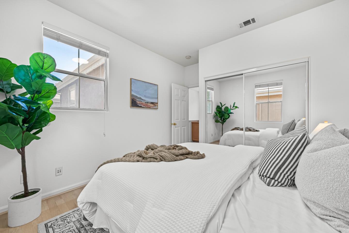 Detail Gallery Image 32 of 58 For 427 Nicholas Dr, Mountain View,  CA 94043 - 4 Beds | 2/1 Baths