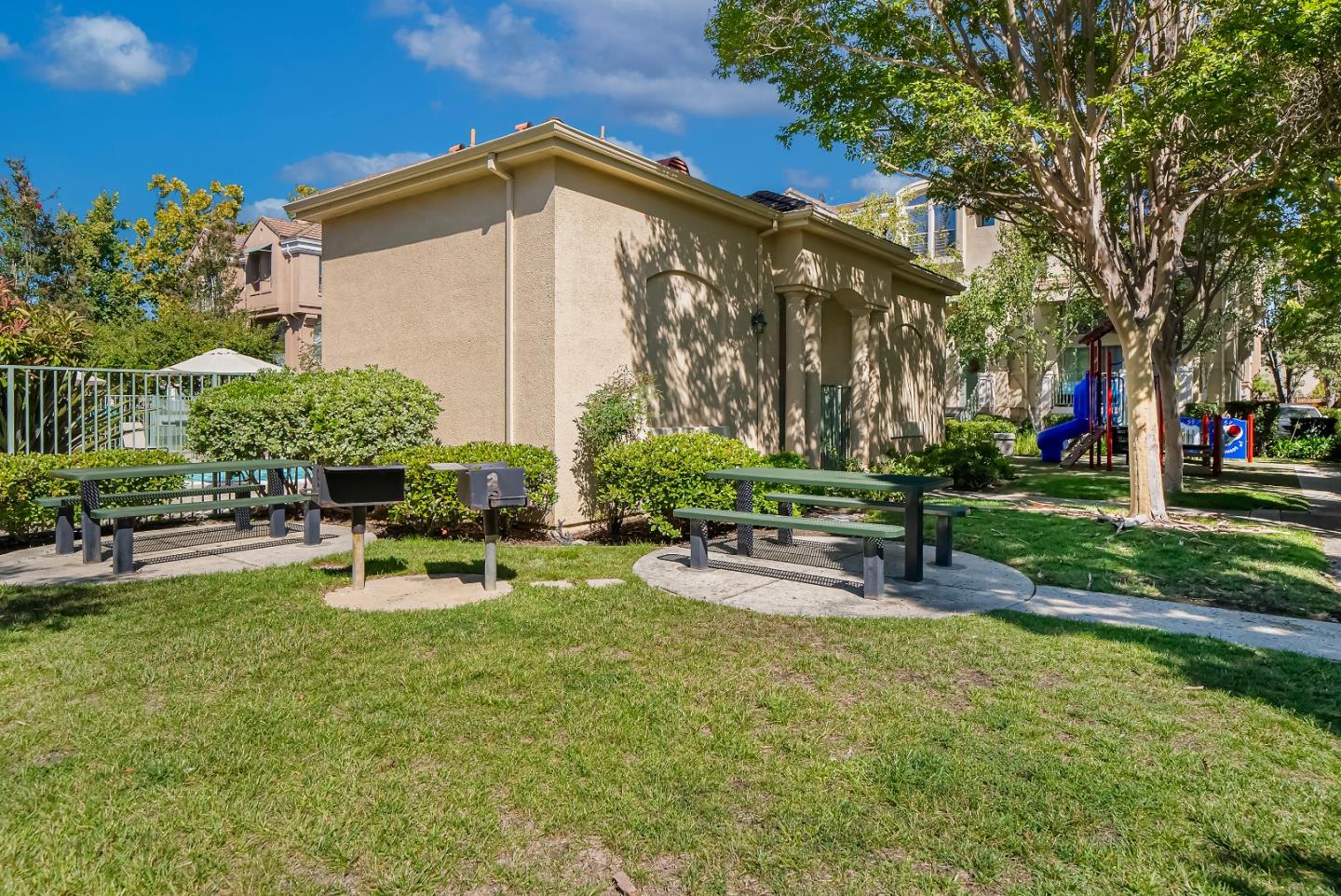 Detail Gallery Image 41 of 58 For 427 Nicholas Dr, Mountain View,  CA 94043 - 4 Beds | 2/1 Baths
