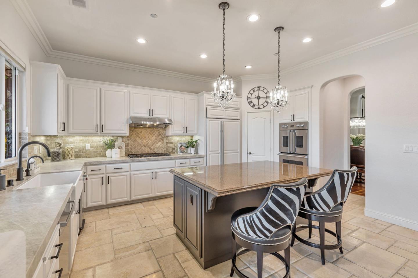 Detail Gallery Image 11 of 48 For 2320 Stonecress St, Gilroy,  CA 95020 - 5 Beds | 5/1 Baths