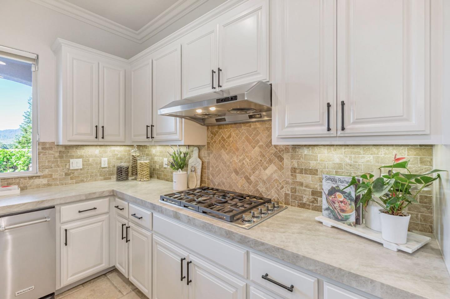 Detail Gallery Image 13 of 48 For 2320 Stonecress St, Gilroy,  CA 95020 - 5 Beds | 5/1 Baths