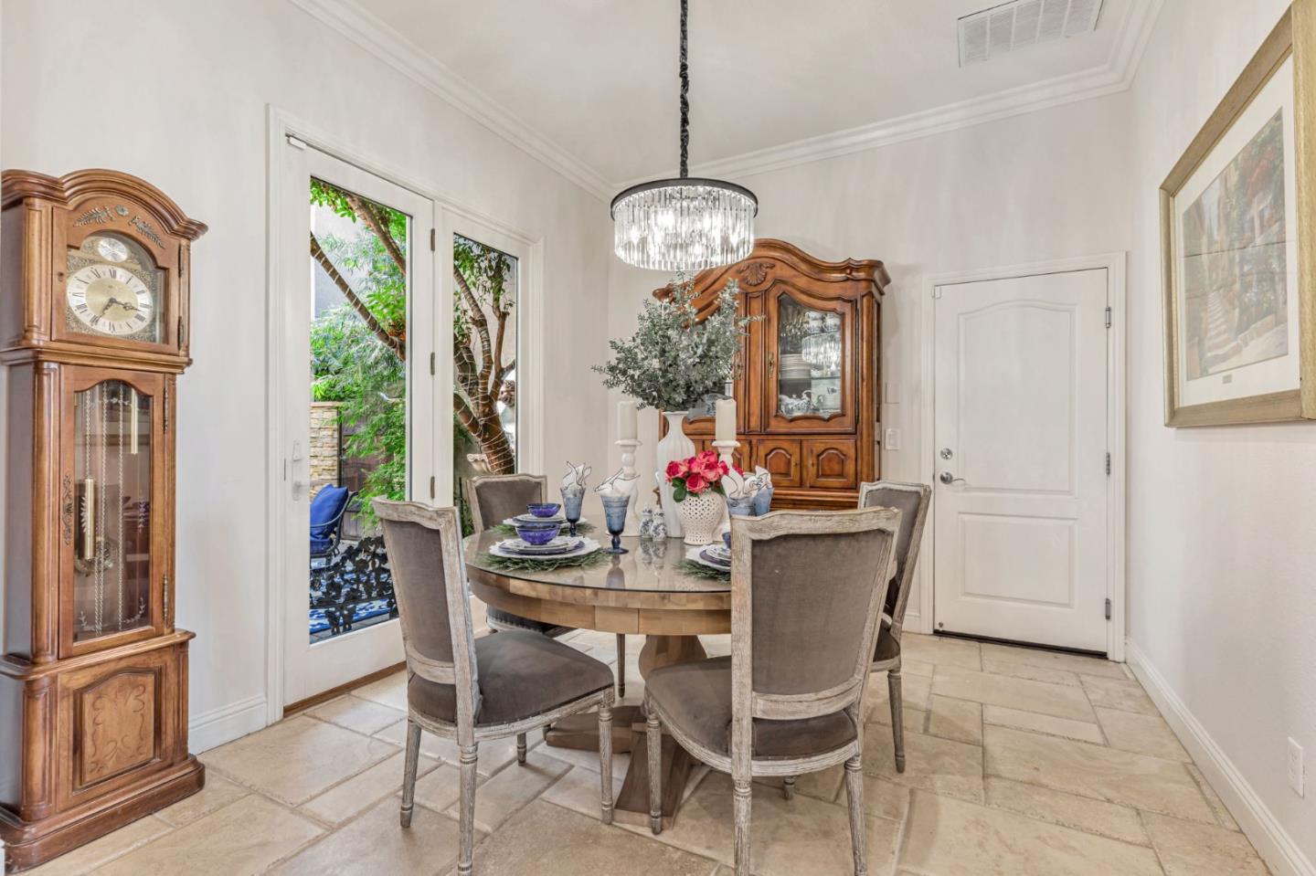 Detail Gallery Image 15 of 48 For 2320 Stonecress St, Gilroy,  CA 95020 - 5 Beds | 5/1 Baths