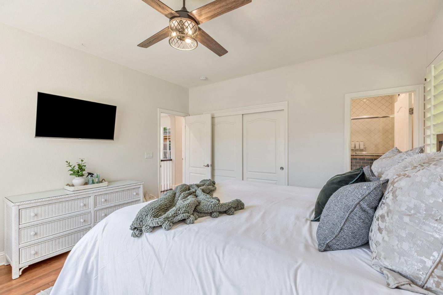 Detail Gallery Image 25 of 48 For 2320 Stonecress St, Gilroy,  CA 95020 - 5 Beds | 5/1 Baths