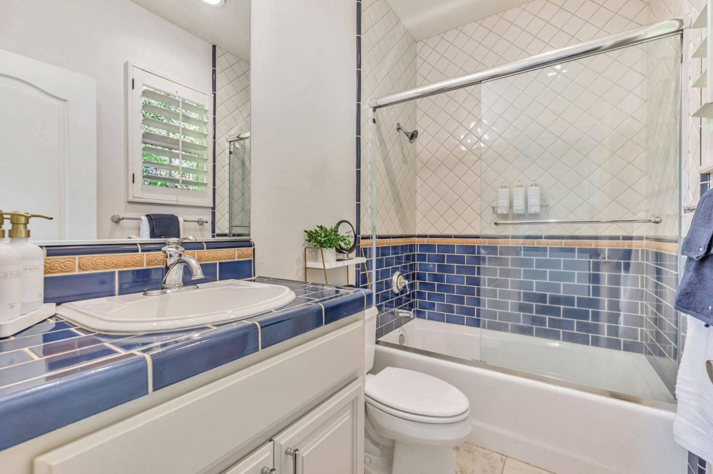 Detail Gallery Image 29 of 48 For 2320 Stonecress St, Gilroy,  CA 95020 - 5 Beds | 5/1 Baths