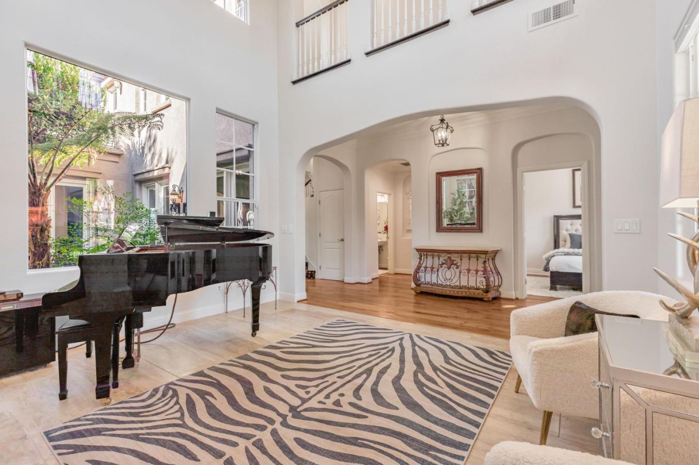 Detail Gallery Image 7 of 48 For 2320 Stonecress St, Gilroy,  CA 95020 - 5 Beds | 5/1 Baths