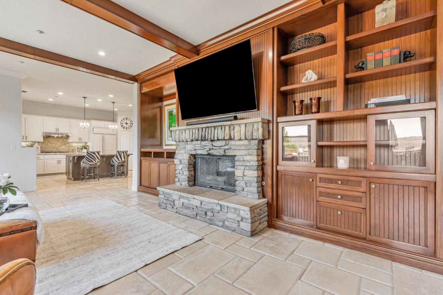 Detail Gallery Image 9 of 48 For 2320 Stonecress St, Gilroy,  CA 95020 - 5 Beds | 5/1 Baths