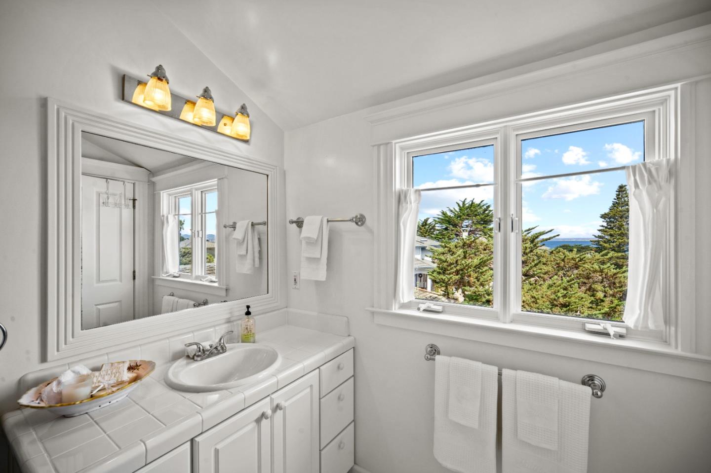 Detail Gallery Image 31 of 41 For 187 Sloat Ave, Pacific Grove,  CA 93950 - 3 Beds | 2/1 Baths