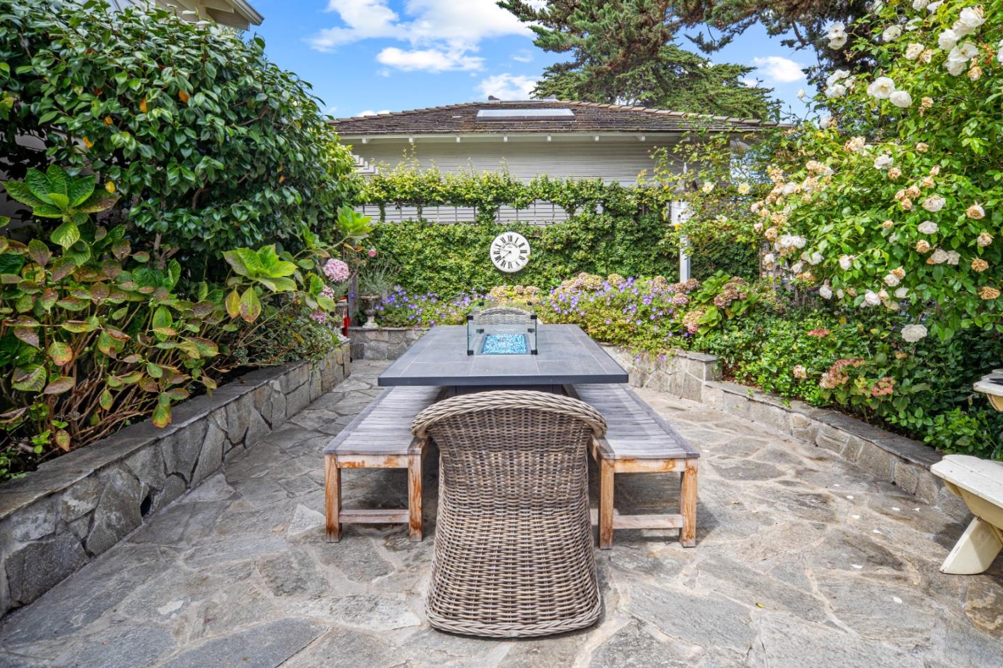 Detail Gallery Image 5 of 41 For 187 Sloat Ave, Pacific Grove,  CA 93950 - 3 Beds | 2/1 Baths