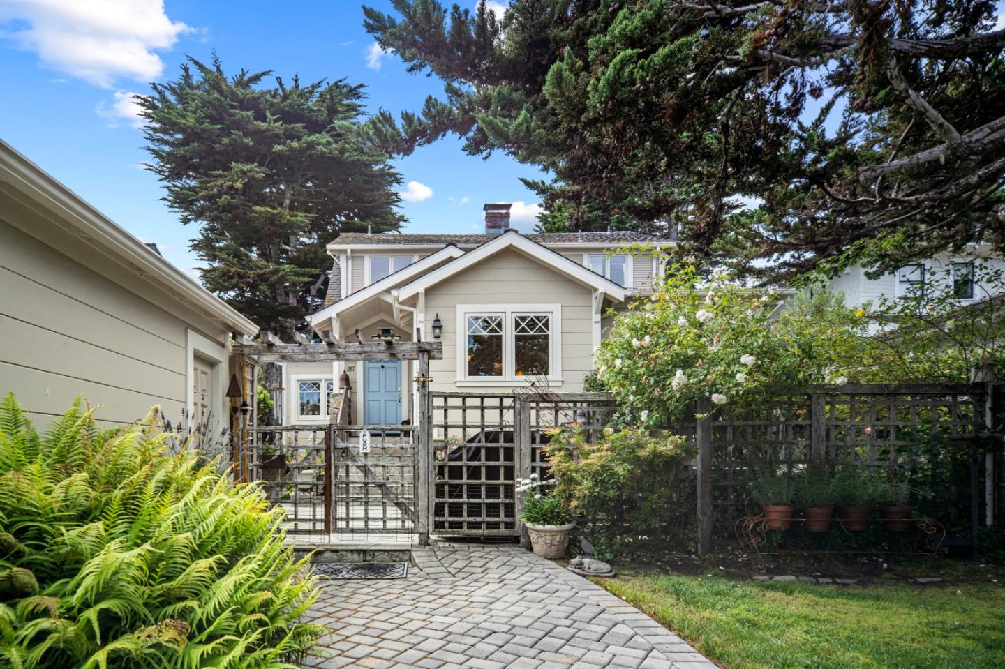Detail Gallery Image 6 of 41 For 187 Sloat Ave, Pacific Grove,  CA 93950 - 3 Beds | 2/1 Baths