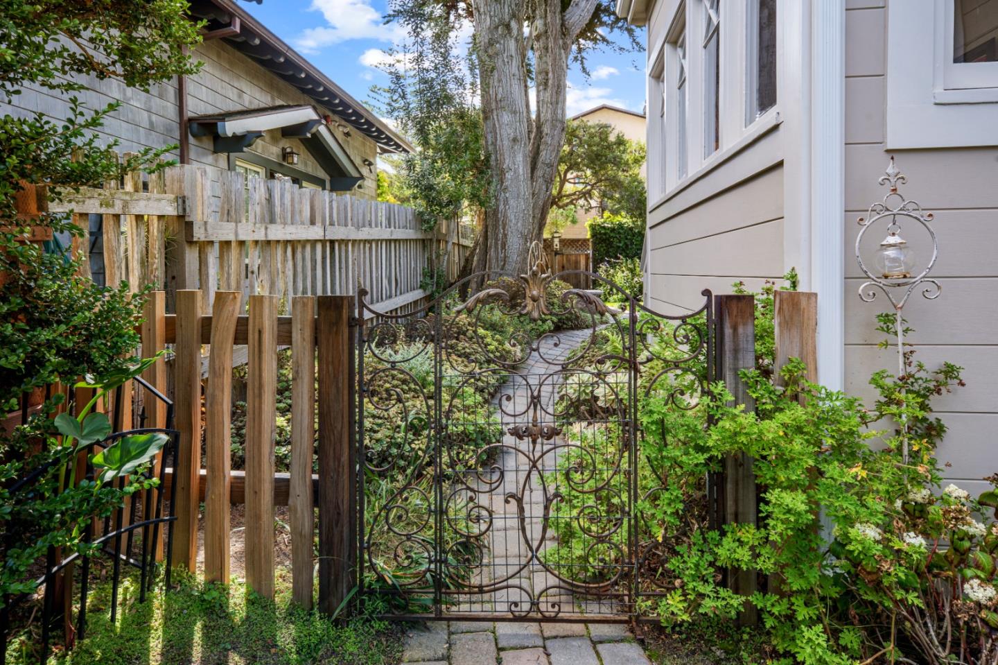 Detail Gallery Image 9 of 41 For 187 Sloat Ave, Pacific Grove,  CA 93950 - 3 Beds | 2/1 Baths