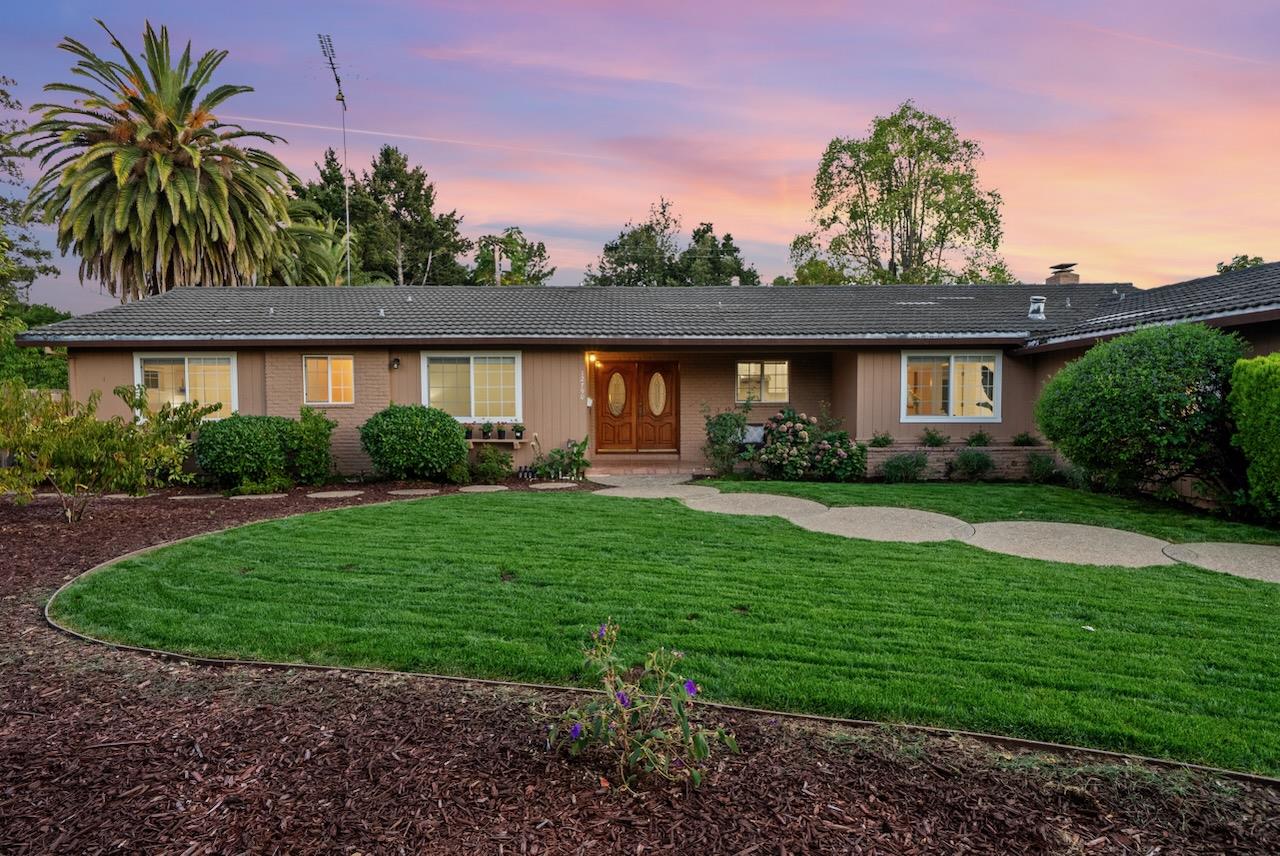 Detail Gallery Image 4 of 81 For 12790 Glen Arbor Ct, Saratoga,  CA 95070 - 4 Beds | 3 Baths