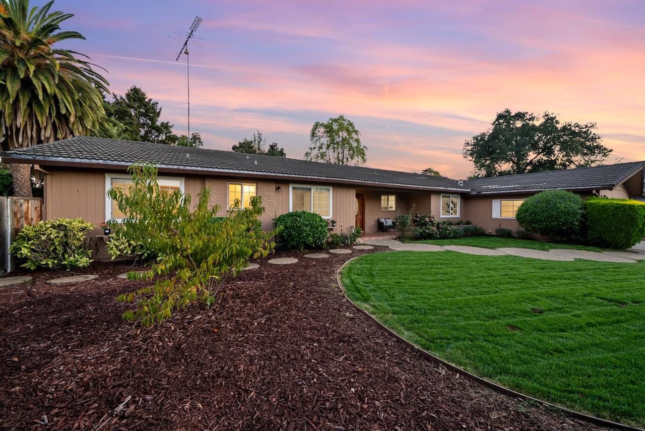 Detail Gallery Image 7 of 81 For 12790 Glen Arbor Ct, Saratoga,  CA 95070 - 4 Beds | 3 Baths