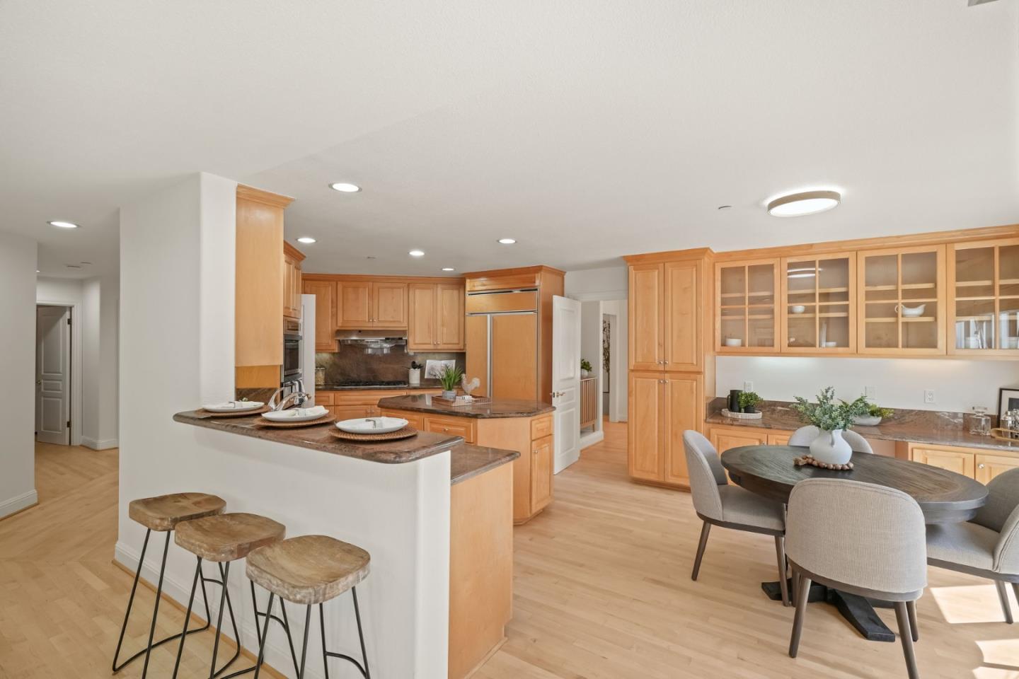 Detail Gallery Image 10 of 30 For 888 Sea Island Ln, Foster City,  CA 94404 - 5 Beds | 4/1 Baths