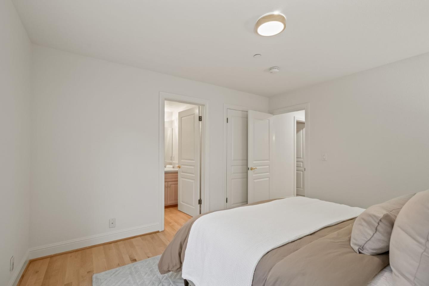 Detail Gallery Image 13 of 30 For 888 Sea Island Ln, Foster City,  CA 94404 - 5 Beds | 4/1 Baths