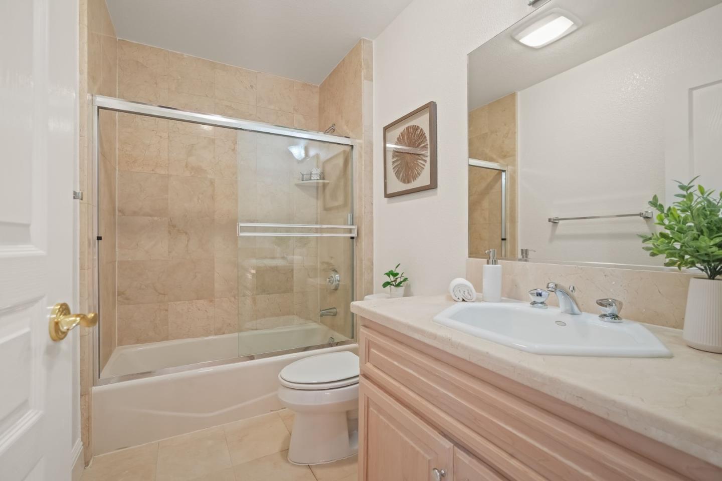 Detail Gallery Image 14 of 30 For 888 Sea Island Ln, Foster City,  CA 94404 - 5 Beds | 4/1 Baths