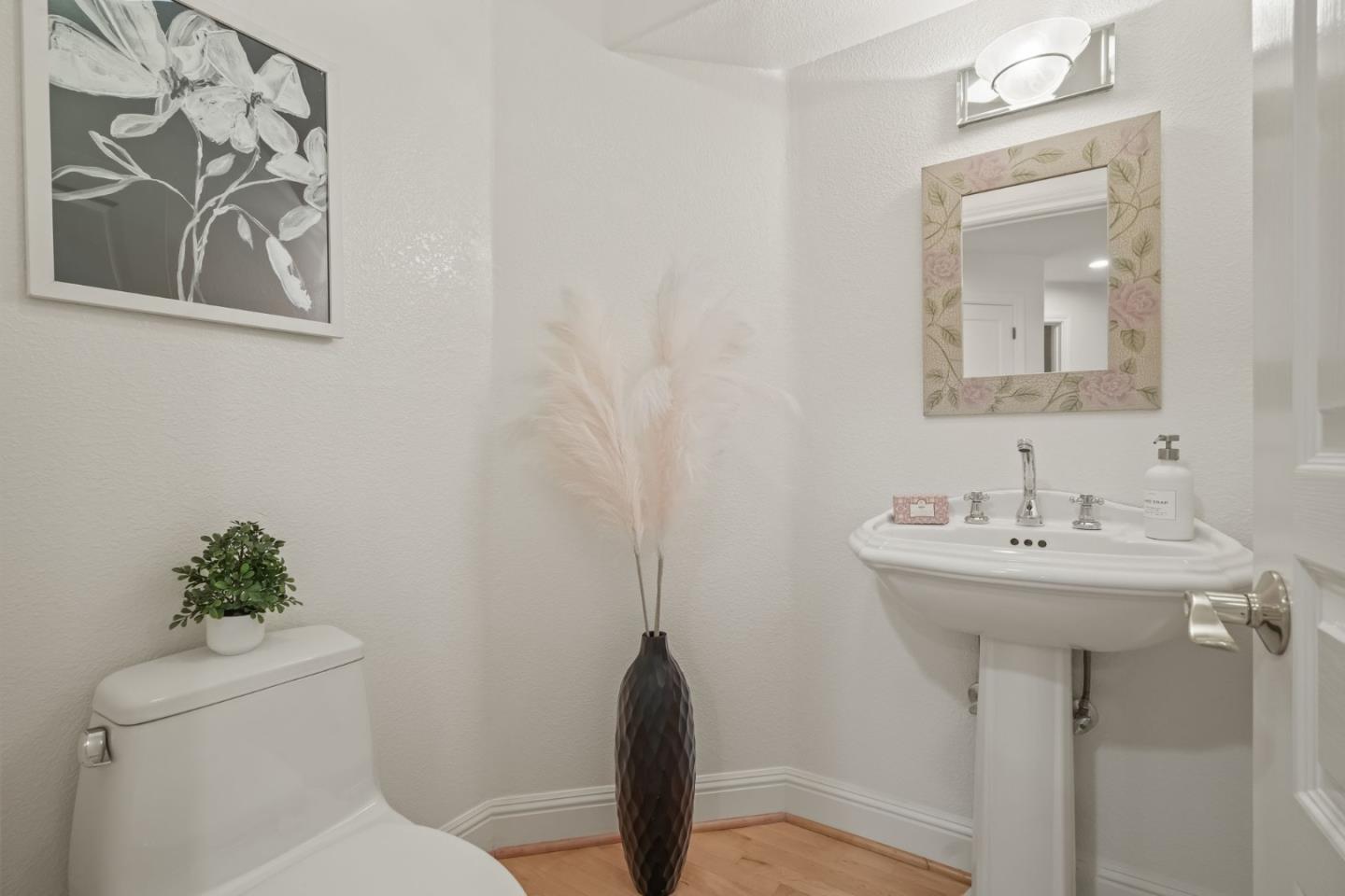 Detail Gallery Image 15 of 30 For 888 Sea Island Ln, Foster City,  CA 94404 - 5 Beds | 4/1 Baths