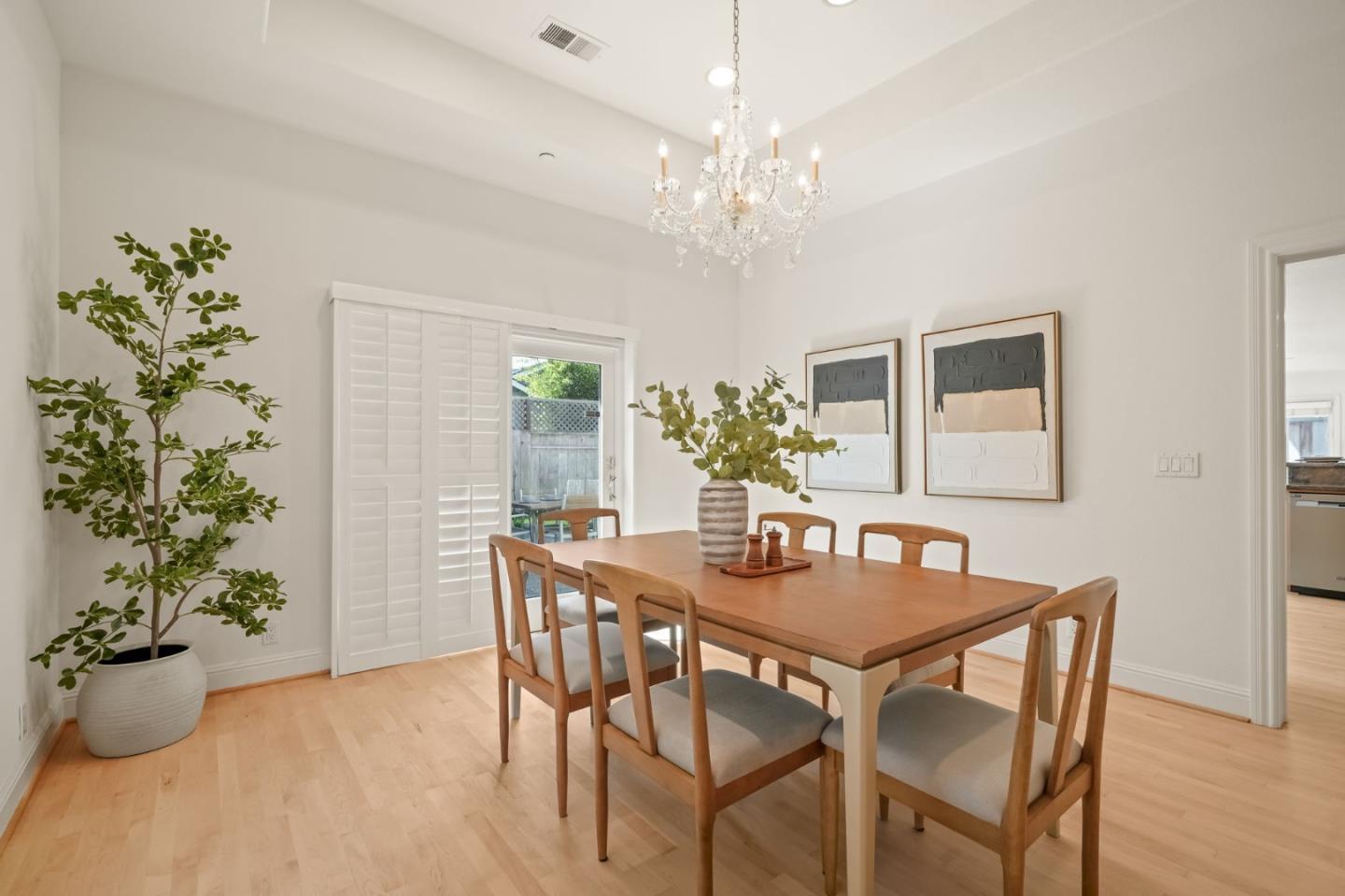 Detail Gallery Image 6 of 30 For 888 Sea Island Ln, Foster City,  CA 94404 - 5 Beds | 4/1 Baths