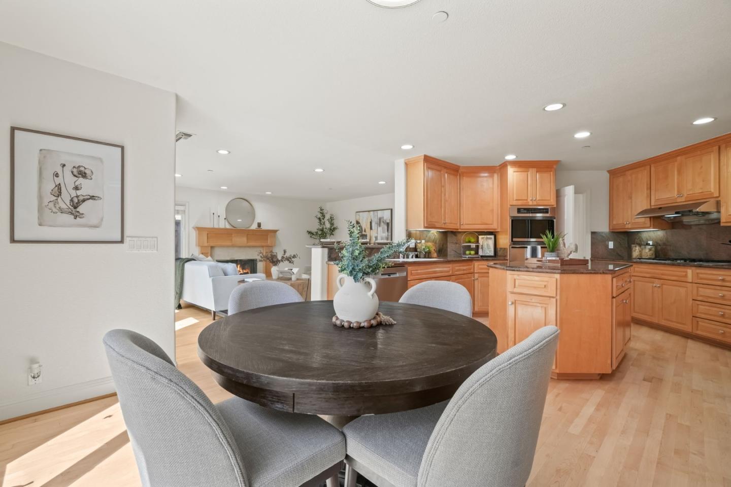 Detail Gallery Image 7 of 30 For 888 Sea Island Ln, Foster City,  CA 94404 - 5 Beds | 4/1 Baths