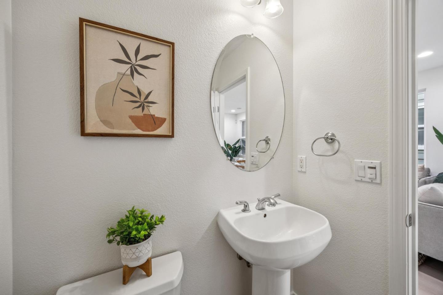 Detail Gallery Image 10 of 23 For 325 Rayos Del Sol Dr, San Jose,  CA 95116 - 5 Beds | 2/1 Baths