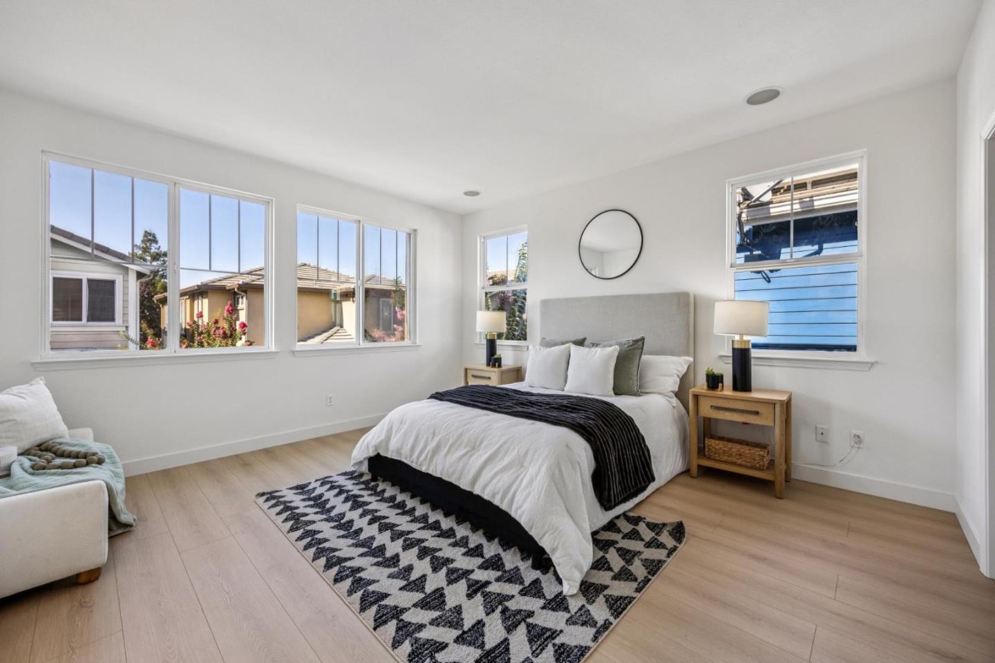 Detail Gallery Image 11 of 23 For 325 Rayos Del Sol Dr, San Jose,  CA 95116 - 5 Beds | 2/1 Baths