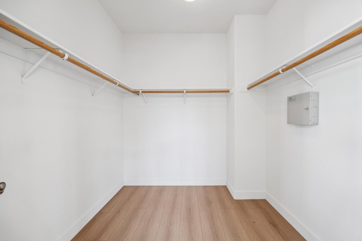 Detail Gallery Image 13 of 23 For 325 Rayos Del Sol Dr, San Jose,  CA 95116 - 5 Beds | 2/1 Baths