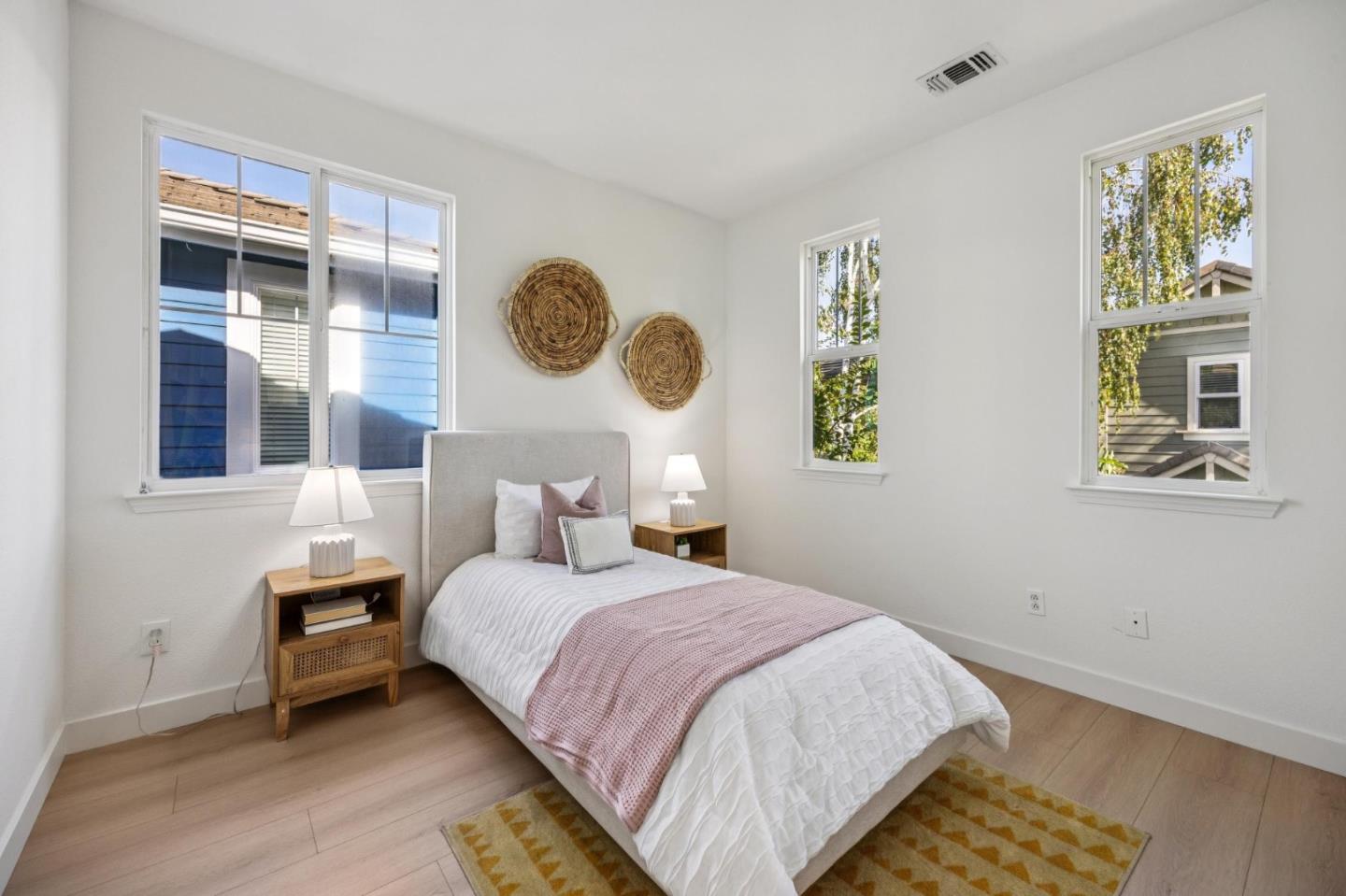 Detail Gallery Image 14 of 23 For 325 Rayos Del Sol Dr, San Jose,  CA 95116 - 5 Beds | 2/1 Baths
