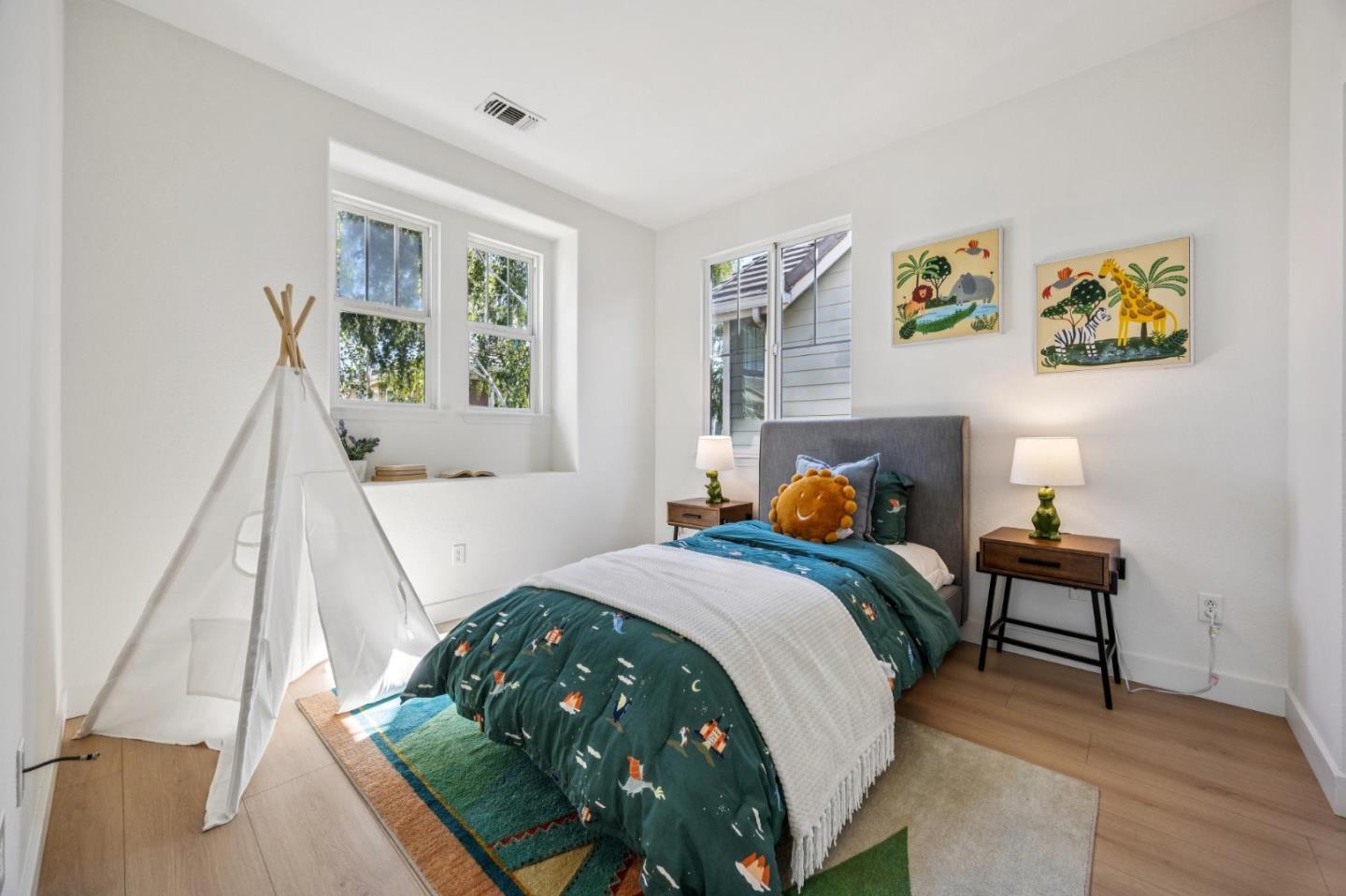 Detail Gallery Image 15 of 23 For 325 Rayos Del Sol Dr, San Jose,  CA 95116 - 5 Beds | 2/1 Baths