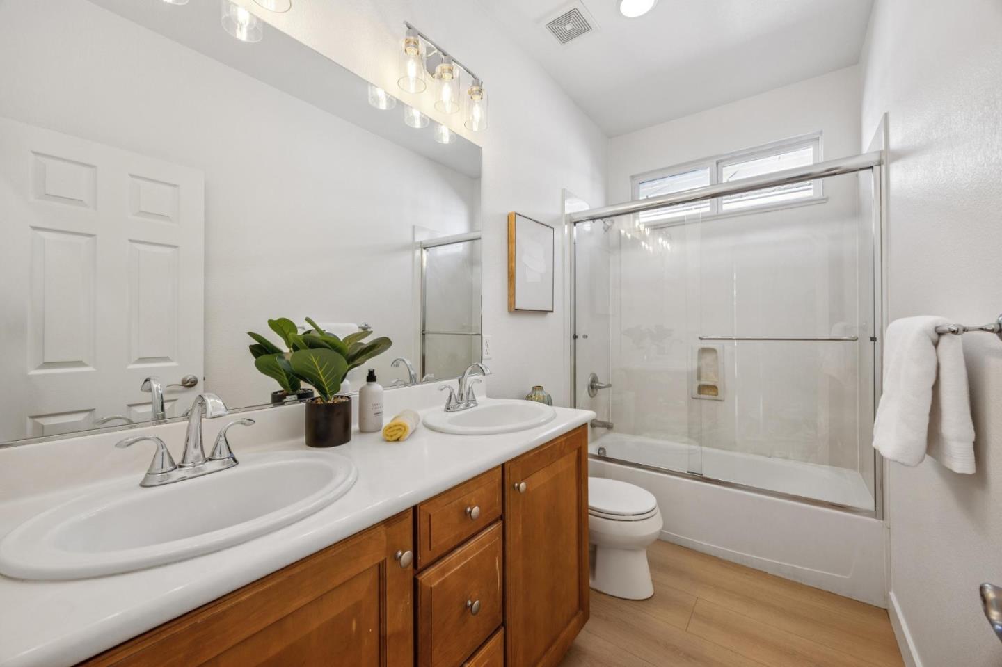 Detail Gallery Image 18 of 23 For 325 Rayos Del Sol Dr, San Jose,  CA 95116 - 5 Beds | 2/1 Baths