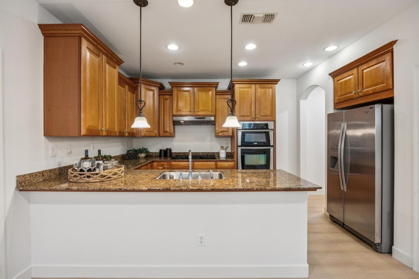 Detail Gallery Image 4 of 23 For 325 Rayos Del Sol Dr, San Jose,  CA 95116 - 5 Beds | 2/1 Baths