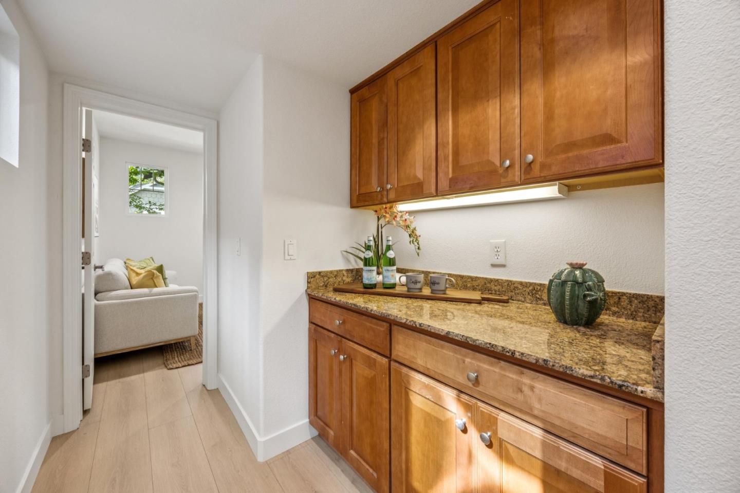 Detail Gallery Image 6 of 23 For 325 Rayos Del Sol Dr, San Jose,  CA 95116 - 5 Beds | 2/1 Baths