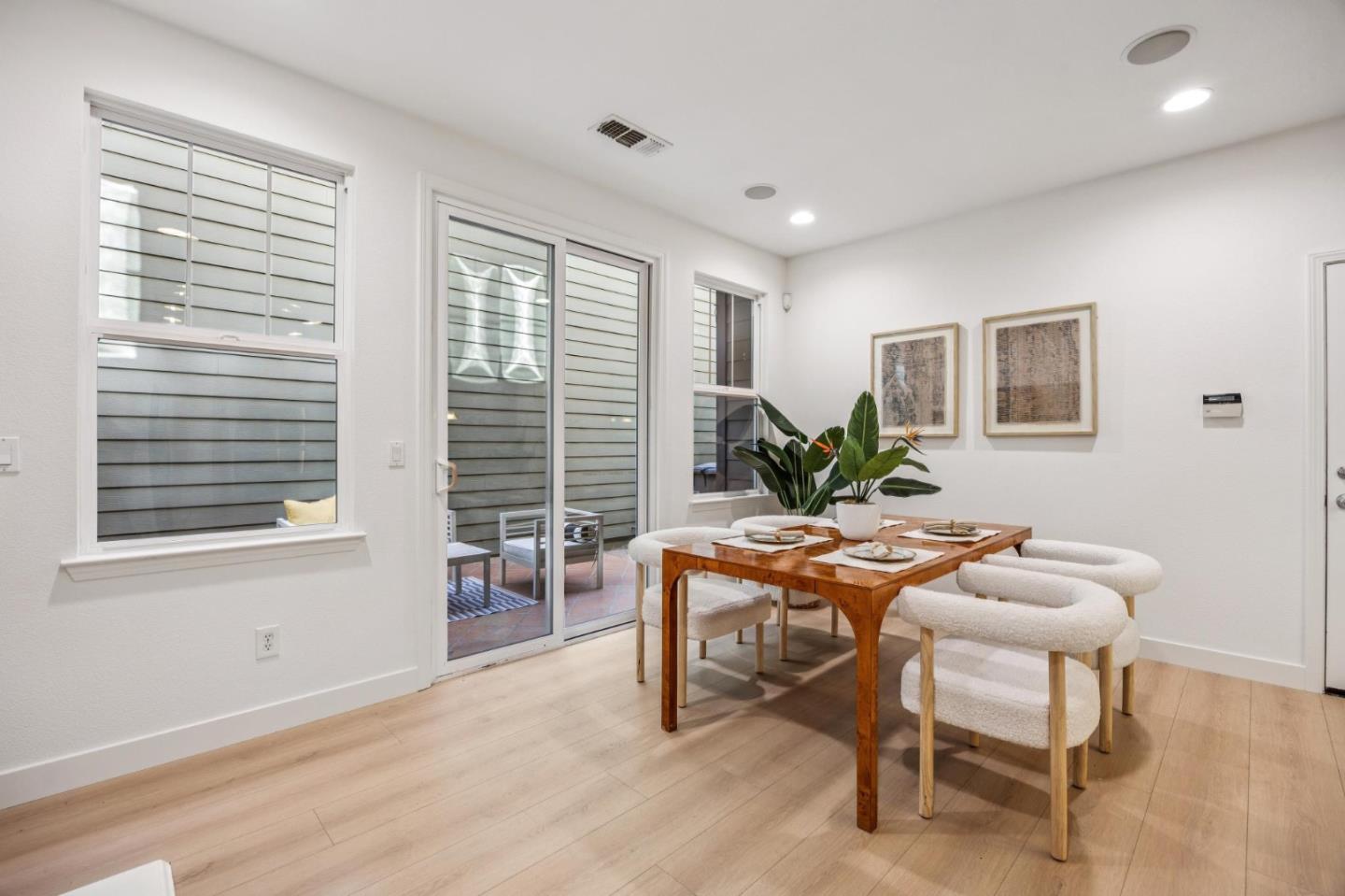 Detail Gallery Image 8 of 23 For 325 Rayos Del Sol Dr, San Jose,  CA 95116 - 5 Beds | 2/1 Baths