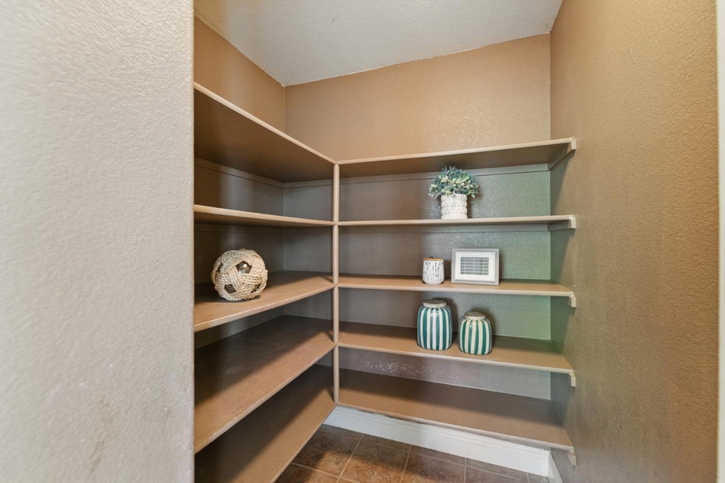 Detail Gallery Image 16 of 77 For 4769 Whitetail Ln, San Jose,  CA 95138 - 6 Beds | 3/1 Baths