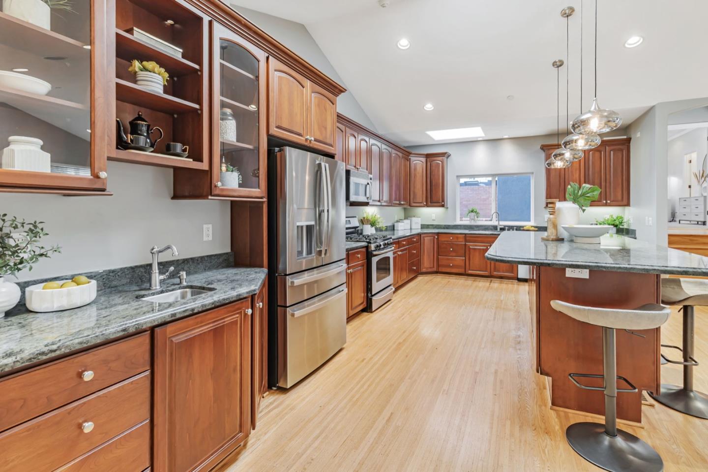 Detail Gallery Image 13 of 71 For 241 42nd Ave, San Mateo,  CA 94403 - 5 Beds | 4 Baths