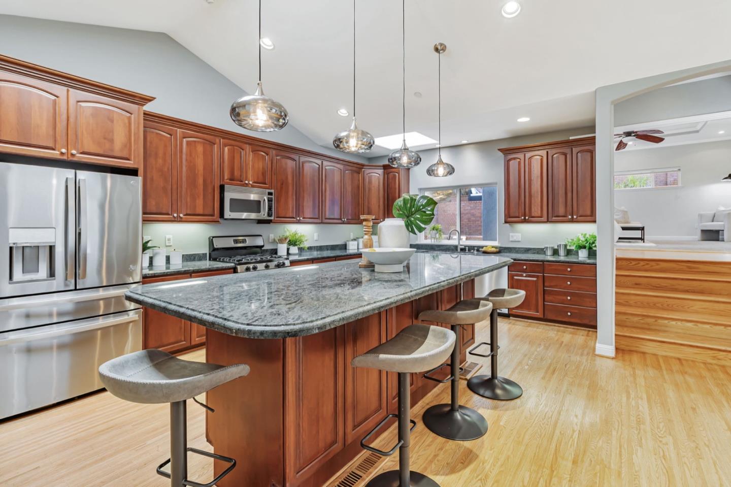 Detail Gallery Image 15 of 71 For 241 42nd Ave, San Mateo,  CA 94403 - 5 Beds | 4 Baths