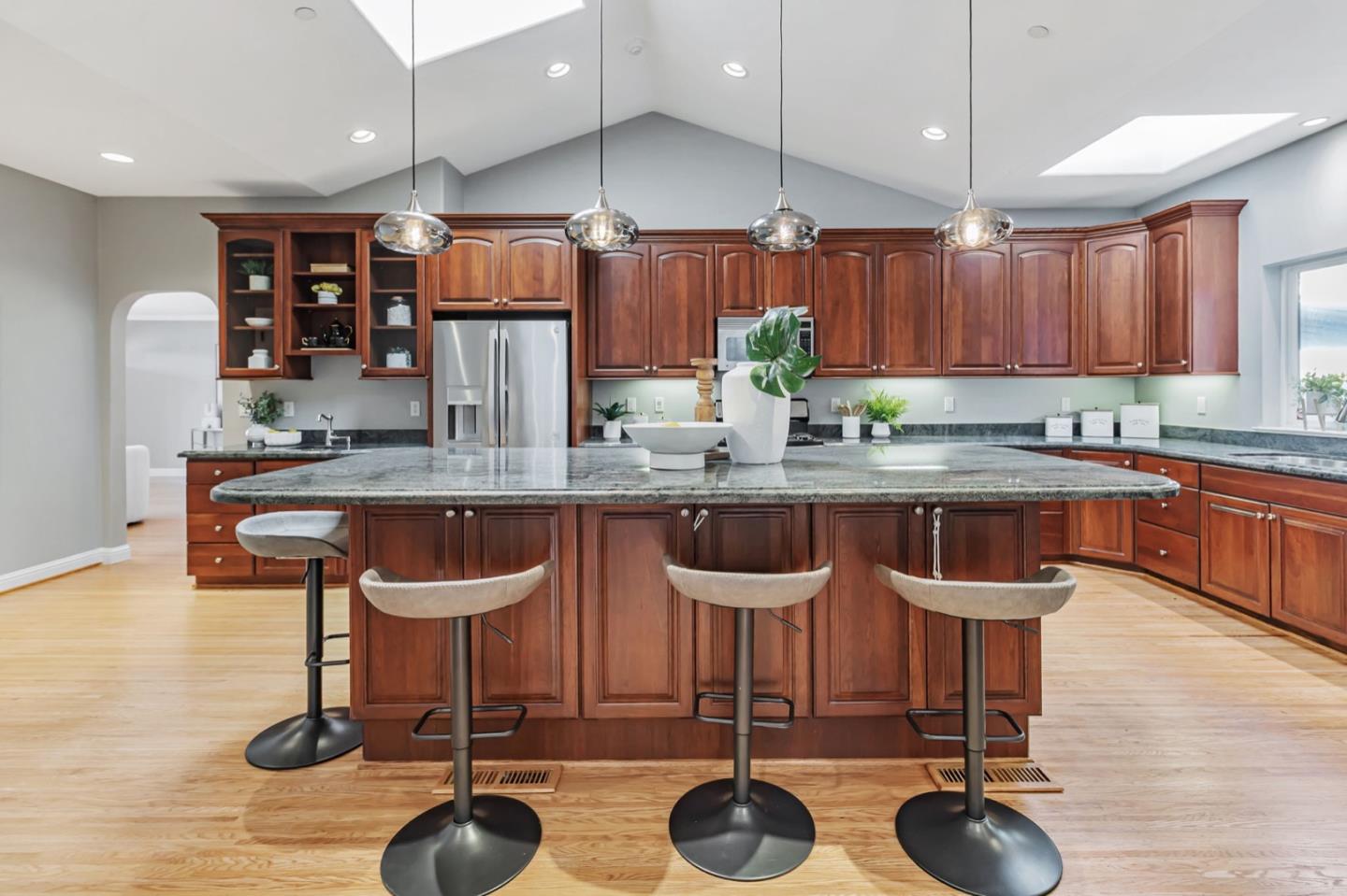 Detail Gallery Image 16 of 71 For 241 42nd Ave, San Mateo,  CA 94403 - 5 Beds | 4 Baths